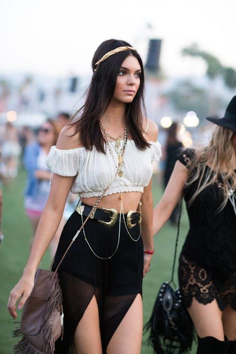 Kendall & Kylie Jenner's Best Coachella Fashion Moments Kendall Jenner Estilo, Coachella Looks, Look Festival, Fest Outfits, Festival Trends, Mode Hippie, Music Festival Outfits, Estilo Hippie, Festival Inspiration