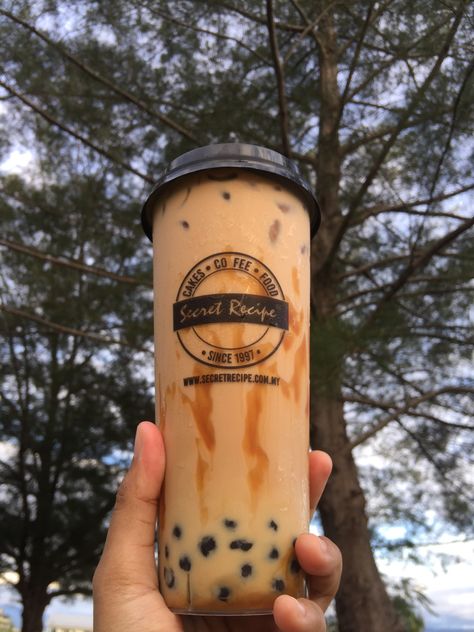 Milk Tea Cup Design, Bubble Tea Recipe, Cookies N Cream, Tea Cup Design, Boba Milk Tea, Boba Milk, Cookies N Cream Cookies, Sweet Drinks, Tea Recipe