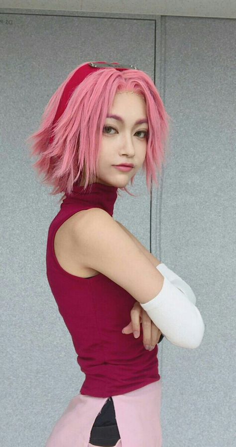 Sakura |#Naruto | #Cosplay Cosplay Sakura, Funny Crafts, Sakura Haruno Cosplay, Sakura Naruto, Sasuke Cosplay, Costumes Funny, Naruto Sakura, Sakura Cosplay, Kostum Cosplay