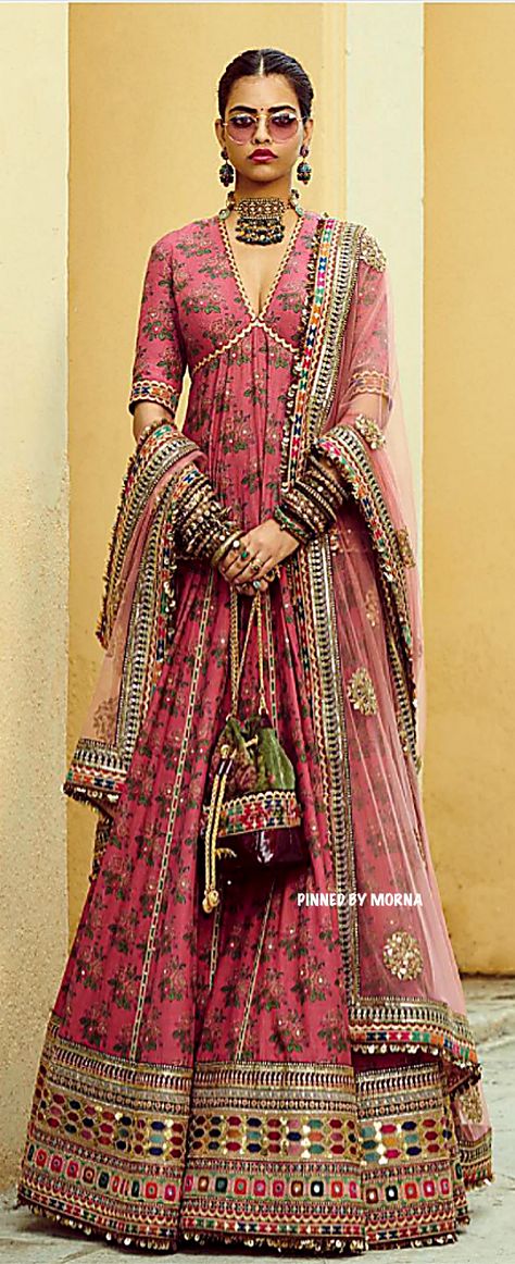 Sabyasachi Mukherjee : India. Sabyasachi Dresses, Indian Outfits Lehenga, Indian Bride Outfits, Anarkali Dress Pattern, Traditional Indian Dress, Traditional Indian Outfits, Indian Gowns, Designer Party Wear Dresses, Party Wear Indian Dresses