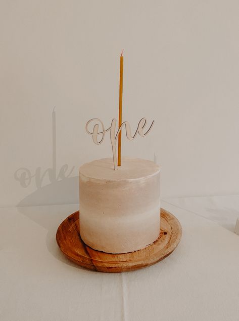 White And Beige Cake, Beige Cake, One Year Birthday Cake, Beige Party, Baby Birthday Photoshoot, Happy First Birthday, 1st Birthday Cakes, Ombre Cake, Neutral Color Palette