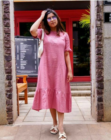 Pink dress Middy Dress Casual Indian, Middie Dress Casual Classy, Linen Frocks For Women, Cotton One Piece Dresses Western, Cotton Dress Pattern Indian Summer, Linen Kurta Designs For Women, Linen Frock Design, Cotton Frocks For Women Summer Dresses, Cotton Dress Designs Casual