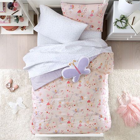 Bring the magic of the forest into your bedroom with this enchanting Woodland Fairies bedding set! The pale pink hue adds a soft touch to the whimsical fairies and woodland creatures featured throughout the set. And with our bed in a bag set you'll receive everything you need, including sheets, to create a cohesive and magical bedroom theme. This bedding set is super easy to care for, so you can spend more time dreaming of your own fairy tale adventures! The wrinkle-resistant and durable brushed Pink And Green Toddler Room, Fairy Bedding, Fairy Bedroom Ideas For Kids, Fairy Theme Room, Girly Cottage, Cottage Style Bedroom, Woodland Fairies, Toddler Bed Girl, Blush Bedding