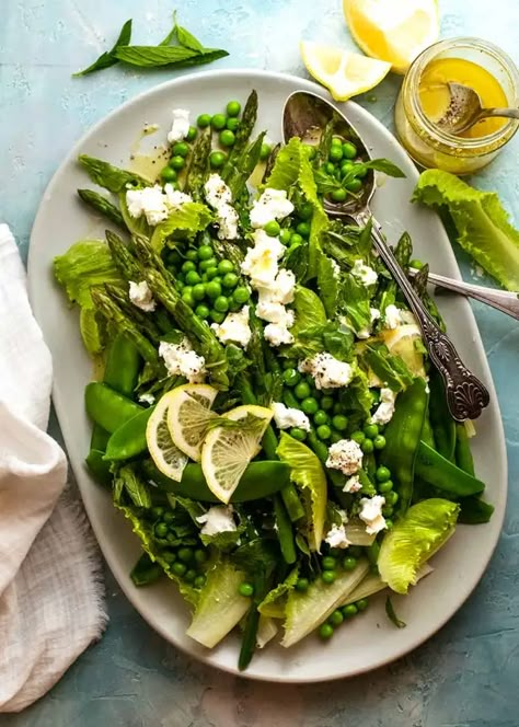 Veg Salads, Lettuce Romaine, Snow Peas Recipe, Spring Meals, Green Salads, Salad Inspiration, Different Salads, Marinated Vegetables, Recipetin Eats