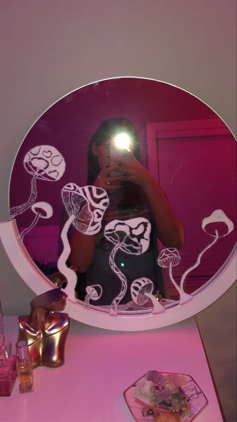 #mushroom #mirror #paintedmirror #aesthetic #painting Mirror Art Aesthetic, Mirror Drawing Ideas Aesthetic, Drawings On Mirrors Ideas, Things To Draw On Mirrors, Painted Mirrors Aesthetic, Mushroom Mirror Painting, Mirror Painting Mushrooms, Aesthetic Mirror Painting Ideas, Things To Draw On Your Mirror