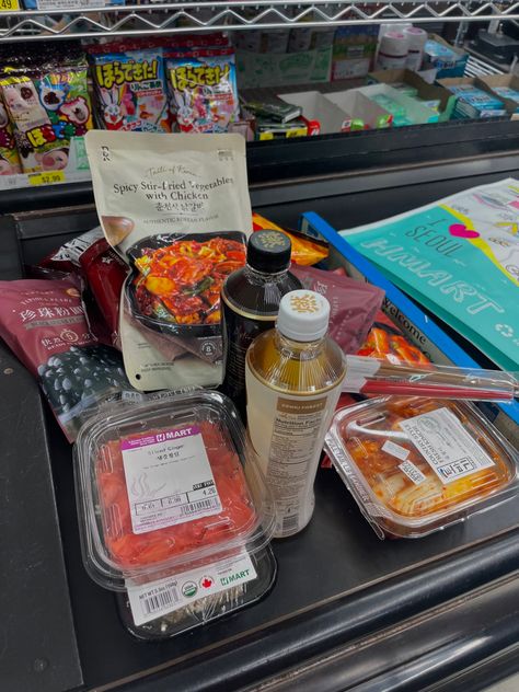 Korean Grocery Aesthetic, Asian Grocery Store Aesthetic, Korea Supermarket, Grocery Store Checkout, Korean Grocery Store, Fresh Kimchi, Asian Supermarket, Asian Store, Korean Grocery