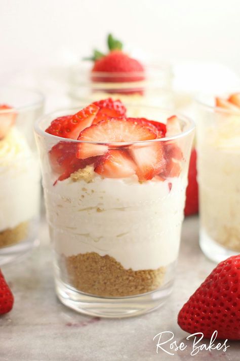 Dessert Recipes In A Cup, No Bake Cheesecake Cups, Cheesecake Cups Recipe, Cheesecake Trifle, Cheesecake Parfaits, Raspberry Desserts, New York Style Cheesecake, Cheesecake Cups, Cheesecake Mousse