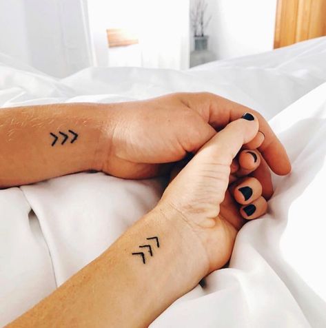 Best Couple Tattoos, Cute Finger Tattoos, Matching Best Friend Tattoos, Small Couple Tattoos, Cute Couple Tattoos, Couple Tattoos Unique, Tattoo Trend, Couples Tattoo Designs, Couple Tattoo