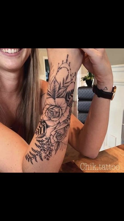 Rosen Tattoo Frau, 42 Tattoo, Girls With Sleeve Tattoos, Special Tattoos, Forarm Tattoos, Beautiful Flower Tattoos, Tattoo Zeichnungen, Inspiration Tattoos, Cat Tattoos