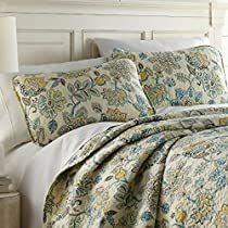 Check this out! California King Quilts, Paisley Bedding, Oversized Quilt, Floral Bedding Sets, Fine Living, Floral Bedding, Boho Bedding, King Bedding Sets, Queen Bedding Sets