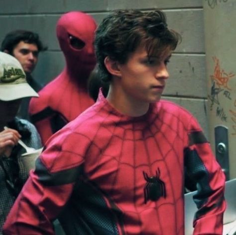 Alien Stage, Peter Parker, Tom Holland, Holland, Spiderman, Tumblr, Red