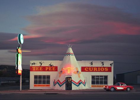 A photographic trip through America’s roadside façades Store Architecture, Instagram Famous, American Southwest, Route 66, New Wall, Affordable Art, Santa Monica, Land Scape, Milwaukee