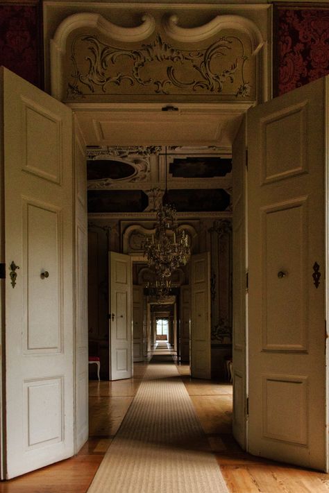 Castle Doors Entrance, Potter Manor, Mansion Door, Old Mansions Interior, Open Doorway, Old English Manor, Daily Manifestation, Hallway Door, Castle Rooms