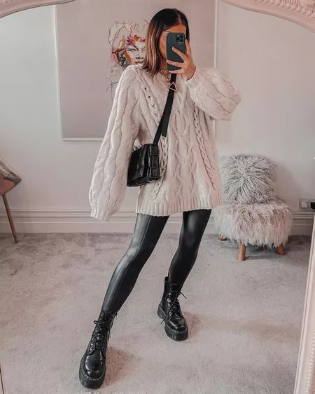 Beth Bartram, Dinner Outfit Winter, Faux Leather Leggings Outfit, Outfits Leggins, Leggings Outfit Winter, Biker Leggings, Winter Party Outfit, Leggings Outfit Casual, Winter Boots Outfits