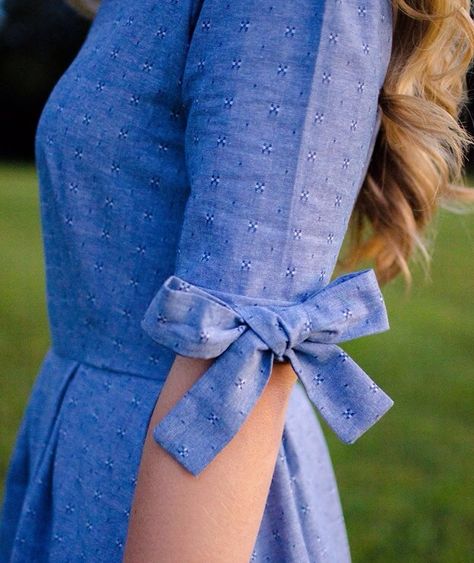 Bow sleeve dress. Elbow length ༺✿ƬⱤღ  http://www.pinterest.com/teretegui/✿༻. Sleeve Ideas For Dresses, Sleeves Design For Kurtis, डिजाइनर कपड़े, Kurti Sleeves Design, Kurti Designs Latest, Sleeve Ideas, Chique Outfits, Kurti Neck Designs, Sleeves Designs For Dresses