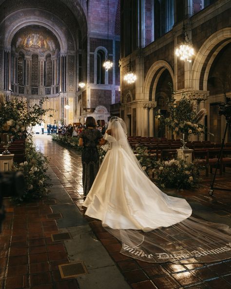 TIMELESS: so enduring & beautiful that it doesn't fade with the passage of time Customize your bridal veil with on oversized bold embroidered phrase, word, or quote that is special to you. This royal length wedding veil keepsake is so extravagant that it is fit for royals and celebrities. • A classic extra long wedding veil that is hand sewn from the most luxurious bridal illusion tulle• embroidered custom phrase on bottom in Gothic font, a Classic font, or a Script font ranging from 4'' - 6'' i Royal Veil, Sleek Wedding, Long Veil Wedding, Drop Veil, Cathedral Length Veil, Gothic Font, Cathedral Wedding, Illusion Tulle, Long Veil