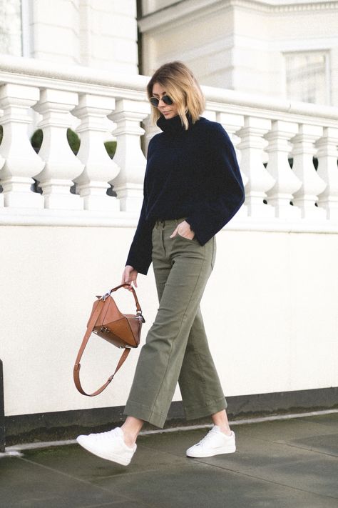 Olive Pants Outfit, Olive Green Pants Outfit, Spring Uniform, Green Pants Women, Green Pants Outfit, Casual Weekend Outfit, Olive Pants, Trouser Outfit, Olive Green Pants