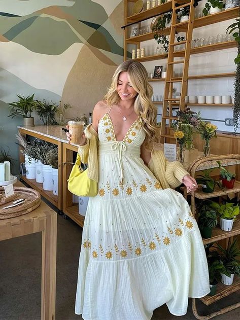 Sun Dresses Long, Spanish Outfits, Halter Sundress, Halter Prom Dresses, Long Sundress, Short Pattern, Estilo Hippie, Looks Party, Boho Dresses