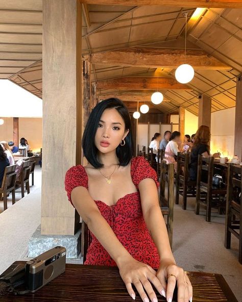 Latina Lob Haircut, Summer Outfits Short Hair, Unapproachable Outfits, Above Collar Bone Length Hair, Bob Hair Aesthetic, Asian Short Hair Bob, Bob Asian Hair, Bob Haircut Asian, Side Part Short Hair