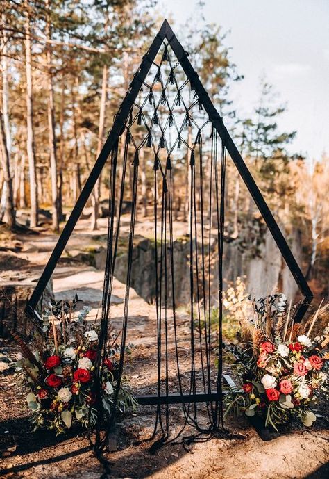 Gothic Backdrop Wedding, Black Wedding Alter Ideas, Nontraditional Wedding Arch, Spooky Wedding Arch, Viking Wedding Arch Ideas, Black And Burgundy Gothic Wedding, Diamond Arch Wedding, Goth Chic Wedding, Fall Wedding Gothic