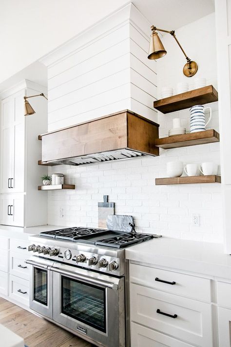 Herringbone Backsplash, Farmhouse Kitchen Cabinets, Decor Ikea, Rustic Farmhouse Kitchen, Design Blogs, Kitchen Hoods, Kitchen Farmhouse, Modern Farmhouse Kitchens, Kitchen Redo