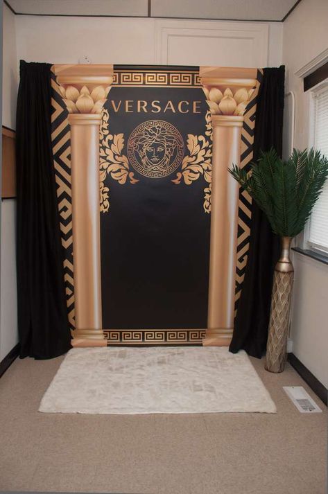 Versace Themed Birthday Party, 18th Party Themes, Buchona Party, Versace Party, Louis Vuitton Birthday Party, Louis Vuitton Birthday, Cowgirl Birthday Party, 30th Birthday Party, Couture Cakes