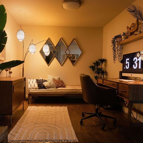 Jaki P (@jakfruit) • Hygge small windowless office den inspiration. Bohemian cozy accents by Anthropologie, Urban Outfitters and West Elm Office With Couch And Desk, Laundry Photography, Home Office With Couch, Therapist Office Design, Home Ideas Living Room, Counselling Room, Zen Office, Relaxing Office, Living Room Decoration Ideas