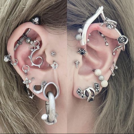 Spiked Ear Piercings, Crowded Ear Piercings, Stretched Ear Stack, Ear Piercing Set Up Goth, 1 Inch Stretched Ears, Ear With Lots Of Piercings, Grunge Ear Piercings, Goth Ear Piercings, Piercing Set Up