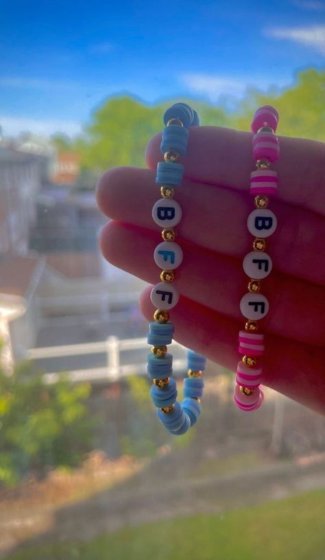 Bff Matching Bracelets, Memorable Gifts For Best Friends, Bestie Birthday Gift Ideas, Cute Present Ideas, Matching Bracelets For Best Friends, Friends Aesthetics, Bracelets Bff, Bestie Ideas, Best Friend Gift Ideas