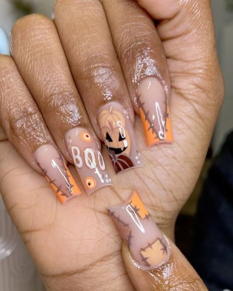 Fall Sets Acrylic Nails, Medium Length Nails Acrylic Halloween, Fall Nail Sets Black Women, Fall Color Nails Short, Halloween Medium Nails, Short Acrylic Nails Fall Ideas, Halloween Duck Nails Designs, Nail Ideas Hollowen, Duck Nails Halloween