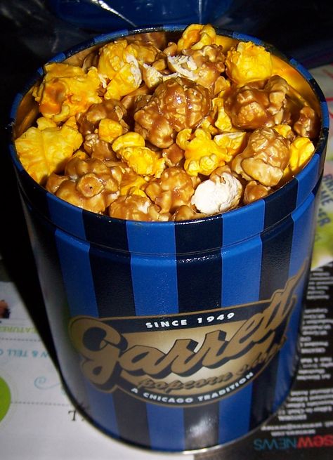 Chicago Mix - Garrett Popcorn Garrett's Popcorn, Garrett Popcorn, Chi Town, On The Train, Birthday Wishlist, The Train, Popcorn, Chicago, Snacks