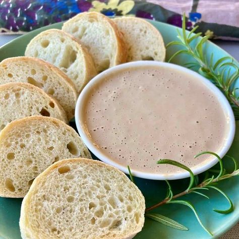 Balsamic Bread Dip, Balsamic Dip, Balsamic Bread, Baguette Slices, Baguette Bread, Easy To Make Appetizers, French Onion Dip, Bread Dip, Creamy Dip