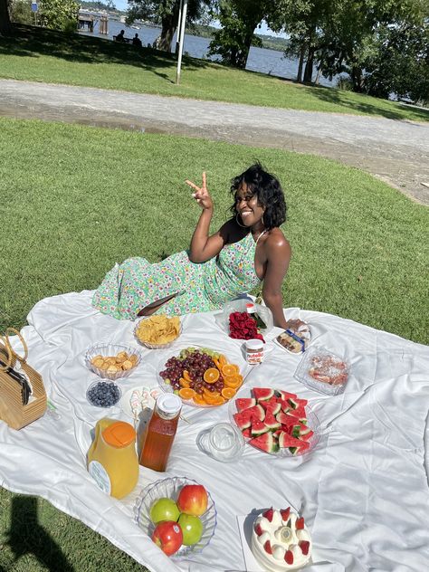 Picknick Photoshoot, 26 Birthday, Soft Princess, Picnic Photo Shoot, Picnic Pictures, Picnic Photography, Anniversary Plans, Birthday Inspiration, Events Planning