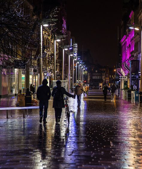 Glasgow City Centre. Glasgow Aesthetic Night, Glasgow Streets, Scotland Aesthetic, Scotland Kilt, Uk Cities, Bo Bun, Glasgow City Centre, City Rain, Beautiful Scotland