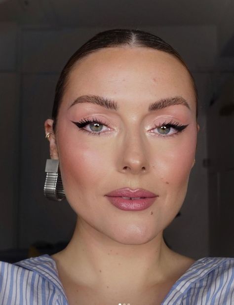 Makeup Up Close, Katie Jane Hughes, Natural Makeup Look Tutorial, Fashion Editorial Makeup, Glowing Skin Makeup, Vintage Makeup Looks, Dewy Makeup Look, Minimalist Makeup, Dewy Makeup