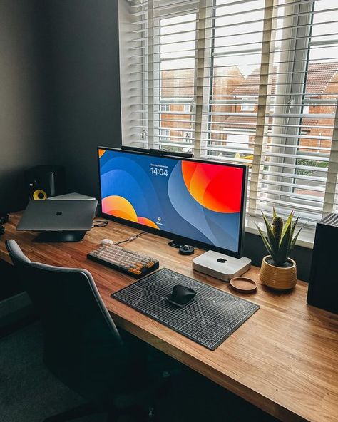 Posts liked by hiden seisakusho (@neworld89) / X Minimal Workspace, Wfh Setup, Computer Table Design, Workspace Ideas, Sleek Office, Small Computer Desk, Desk Setups, Home Studio Setup, Desk Goals