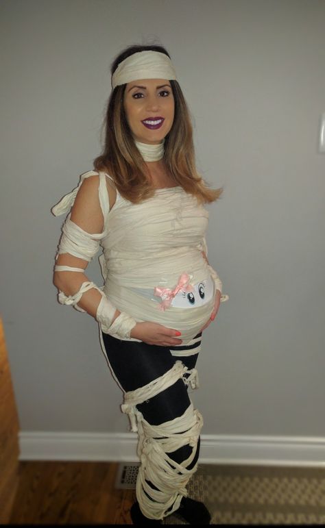 My "Mummy" to Be Halloween Costume, trendy pregnancy Halloween costume, DIY, Mummy To Be Costume, Halloween Maternity Costumes, Pregnant Belly Halloween Costumes, Pregnant Mummy Costume, Diy Mummy Costume, Mummy Halloween Costume, Deco Halloween, Pregnancy Costumes, Mummy Costume