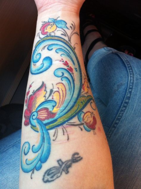 Rosemaling Tattoo. HA! Bullfrog Tattoo, Rosemaling Tattoo, Norwegian Tattoo, Peace Sign Tattoos, Random Tattoos, Scandinavian Tattoo, Rosemaling Pattern, Folklore Art, Norwegian Rosemaling