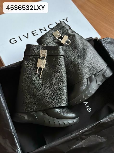 Givenchy short shark boots sneakers sole black Givenchy Shark Boots, Shark Boots, Givenchy Shark, Givenchy Boots, Givenchy Sneakers, Braces Colors, Mini Boots, Boots Sneakers, 21st Birthday Gifts