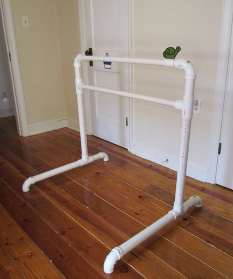 DIY Ballet Barre from PVC for Less Than 15 dollars (if my girls choose to get really serious about their craft this could be a good idea some day!) Diy Ballet Barre, Ballet Bar, Dance Crafts, Pvc Pipe Projects, Dance Rooms, Pvc Projects, Ballet Barre, Pvc Pipe, Dance Studio