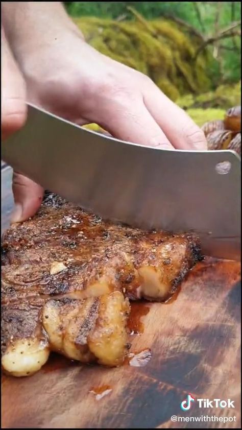 How To Make Steak, Grilled Steak Recipes, Dinner Recipes Chicken, Campfire Food, Fire Cooking, Dinner Recipes For Family, Dinner Recipes Easy, Smoked Food Recipes, Dinner Recipes For Two