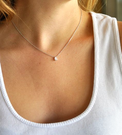 Small Silver Diamond Drop Necklace. So small & simple, I love it Cute Small Necklaces Silver, Necklaces Simple Silver, Silver Necklaces Diamond, Diamond Necklace Chain, Small Silver Jewelry, Silver Simple Necklace, Sterling Silver Diamond Necklace, Small Silver Necklace, Small Diamond Pendant