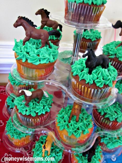 Horse Cupcakes, Western Birthday Cakes, Horse Theme Birthday Party, Horse Themed Party, Horse Birthday Cake, Western Ideas, Rodeo Birthday Parties, Western Birthday Party, Horse Birthday Parties