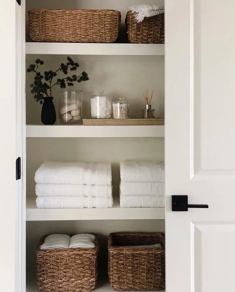 Bathroom Main, Closet Organisation, Organizing Linens, House Organisation, Linen Cupboard, Linen Closet Organization, Bathroom Closet, Storage Units, Home Organisation