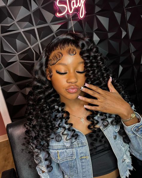 Love pretty curls always🥰Amazing work from stylist @thabeautyassassin🤗 

Follow @bombtress_hair for more hair inspirations🤩 
Get bomb hair and enjoy good curls days🤩 
.
.
.
.
.
.
.
.
.
.
.
#explore #wandcurls #wiggoals #lacefrontwig #deepwavewigs #curlywig #lacefront #wigunits #wiginstall #lacewigs #lacefrontalwig #issawig #wigsale #wigsforsale #hairvendor #curlsforthegirls #frontalwig #hdwig #humanhairwigs #transparentlace #wigstore #gluelesswig #deepwavehair #wigsforblackwomen #curlyhair Wand Curled Deep Wave Hair, Wand Curls On Deep Wave Hair, Pretty Curls, Curls For The Girls, Sew In Hairstyles, Goddess Braids Hairstyles, Hair 2024, Hair Vendor, Deep Wave Hairstyles