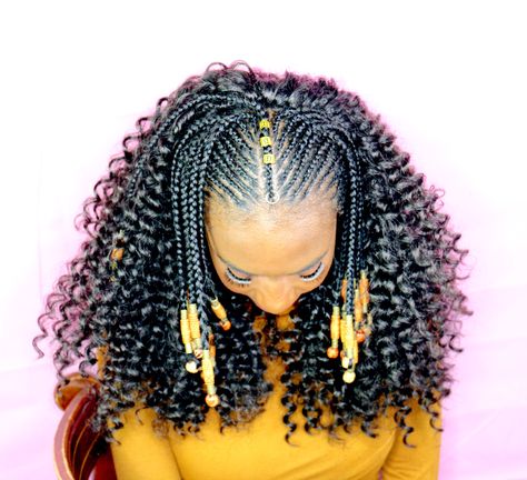 Looking for braid and cornrow inspiration for your next hairstyle? Look no further than these 43 Fulani inspired braids and cornrows styles. Braids And Crochet Hairstyles Half, Fulani Twists, Summer Cornrows, Braids And Cornrows, Vacation Braids, Afrocentric Hair, Fulani Braid, Afrocentric Hairstyles, Feed Ins