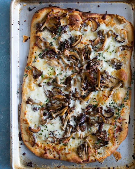 Wild Mushroom Pizza, White Sauce Pizza Recipe, Red Pizza Sauce, Wild Mushroom Recipes, White Pizza Sauce, Whats Gaby Cooking, Pizza Sauce Recipe, Mushroom Pizza, White Pizza