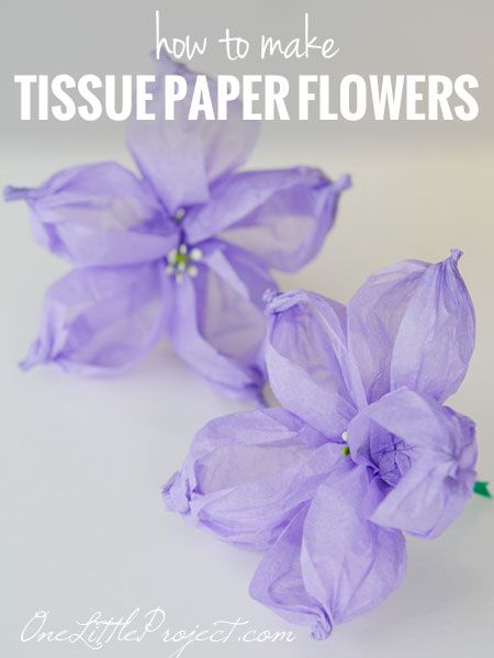 Tissue paper flowers tutorial Make Tissue Paper Flowers, Gift Table Wedding, Tissue Paper Flowers Diy, Tissue Paper Crafts, Purple Paper, Tissue Flowers, Bloc Party, Easy Paper Flowers, Paper Wall Hanging