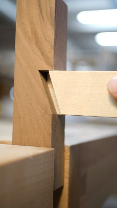 Japanese Joinery, Wood Joints, Into The Wood, Small Woodworking Projects, Woodworking Joints, Woodworking Ideas Table, Learn Woodworking, Wood Joinery, Wood Crafts Diy