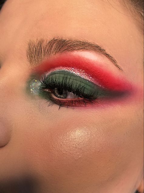 Red White Green Makeup, Red And Green Eyeshadow Looks, Green And Red Eyeshadow, Green And Red Makeup Looks, Red And Green Makeup Looks, Christmas Elf Makeup Looks, Green And Red Makeup, Red Green Makeup, Red And Green Eyeshadow